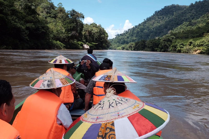 Merah Putih Berkibar di Desa Peso
